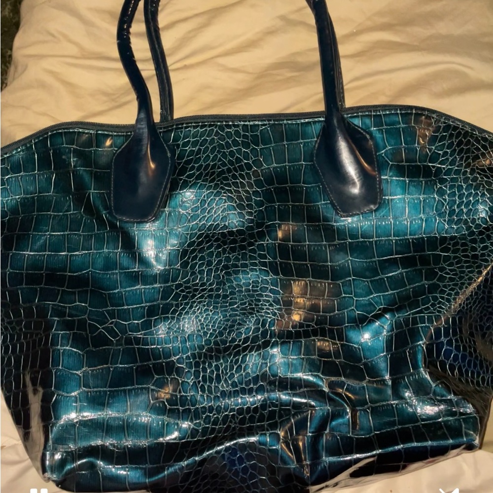 Luxurious Blue Crocodile-Embossed Tote Bag - Picture 3 of 4